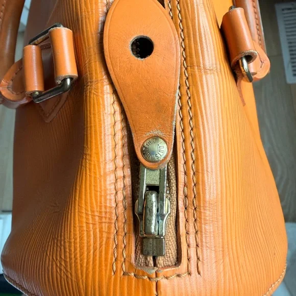 Louis Vuitton Speedy Epi in Vibrant Orange - Picture 5 of 8